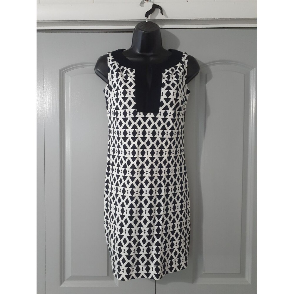 New York & Company Black and White Stretch Geometric Sleeveless Shift Dress